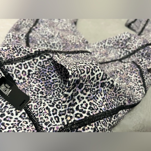 Victoria’s Secret sport pink leopard capri pants - Picture 6 of 7